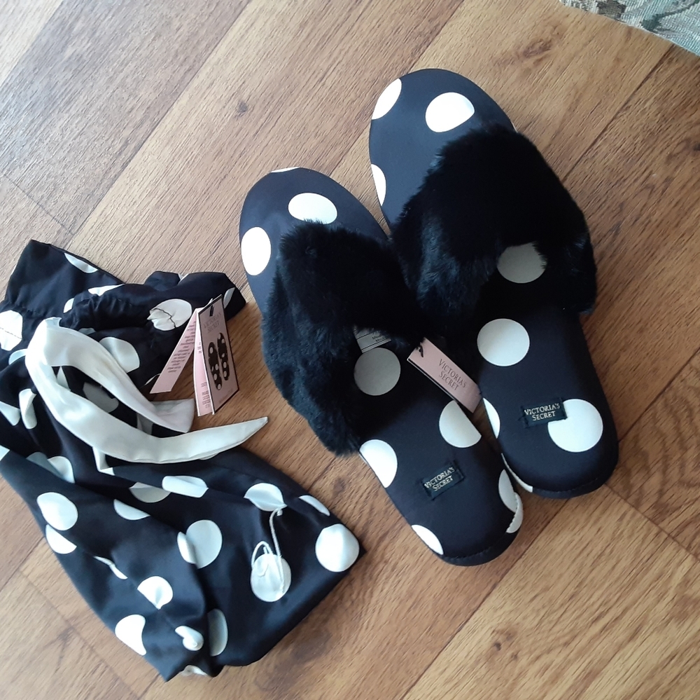Victoria secrets  slippers. Size m/m never worn